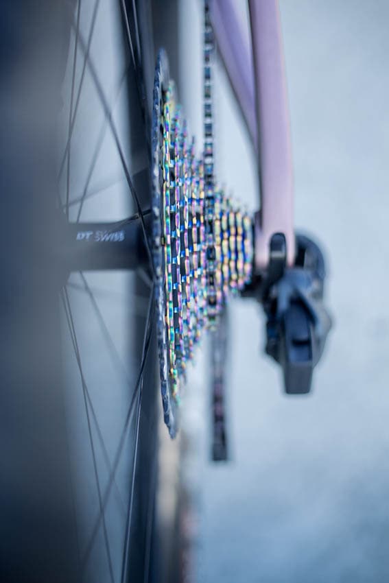 Transmisión SRAM XX1 Eagle de 12 velocidades y esa combinación cromática hipnótica