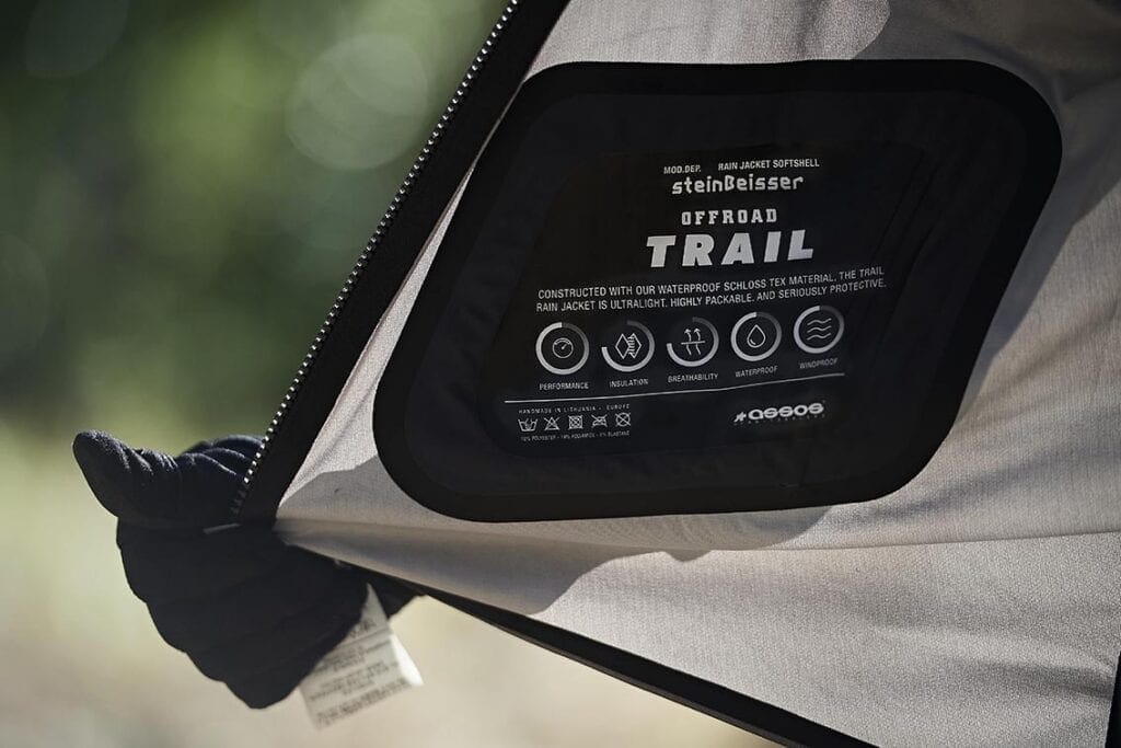 La chaqueta ASSOS Trail Steinbeisser Rain recurre a una membrana propia y muy efectiva