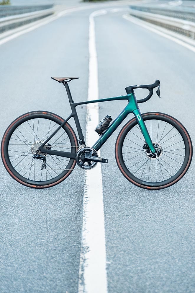 Además de una ligereza asombrosa, la SCOTT Addict eRIDE hace gala de una integración total