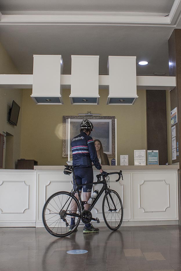 Poder entrar con tu bici en el Hotel del Golf Playa Castellón y ser bien recibido es un lujo