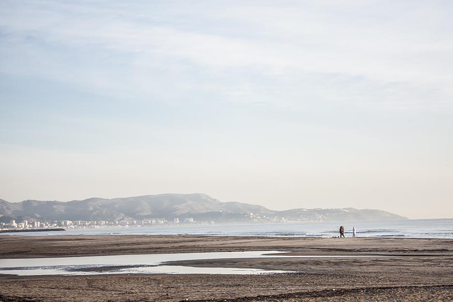 La playa de Castellón tiene arena fina y ha sido premiada con la Bandera Azul