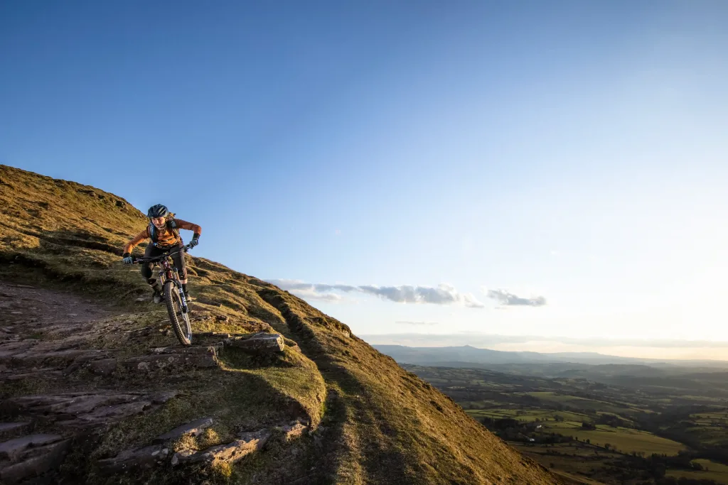 Manon Carpenter, disfrutando del MTB en su Gales natal
