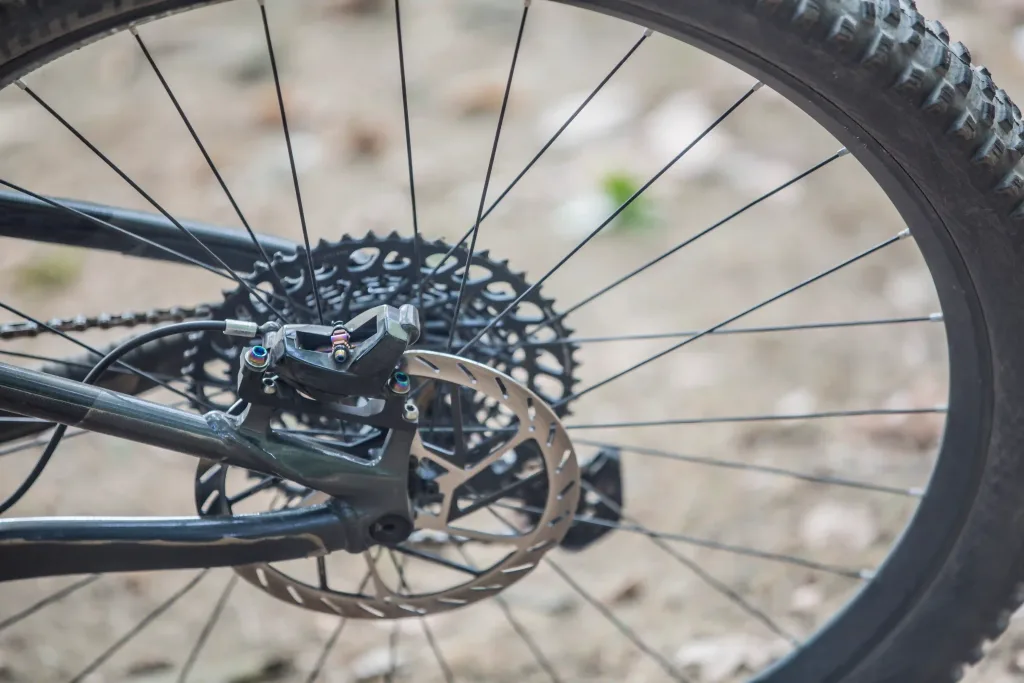 Los SRAM HS2 son más anchos. Miden 2 mm 