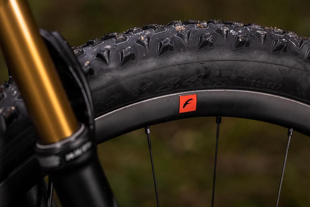 Las Fulcrum Red Zone Carbon cuentan con un canal interno de 28 mm