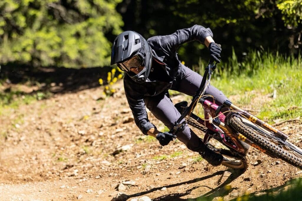 Casco Lazer Cage KinetiCore