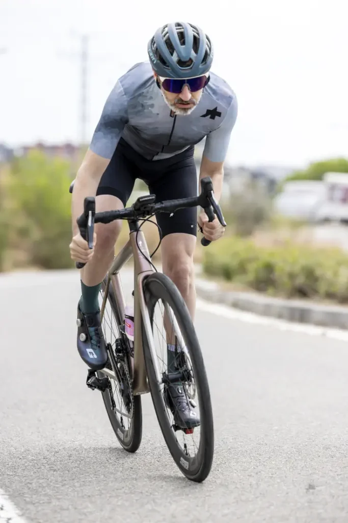 Probamos el Maillot ASSOS EQUIPE RS S9 Lunar y culotte ASSOS Equipe RS S9