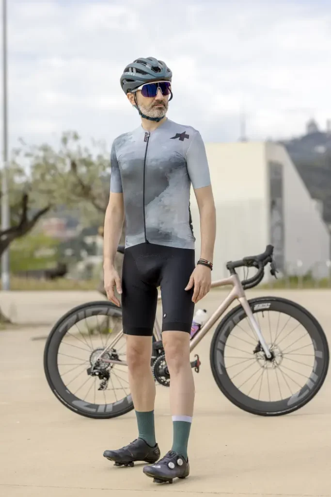 Probamos el Maillot ASSOS EQUIPE RS S9 Lunar y culotte ASSOS Equipe RS S9