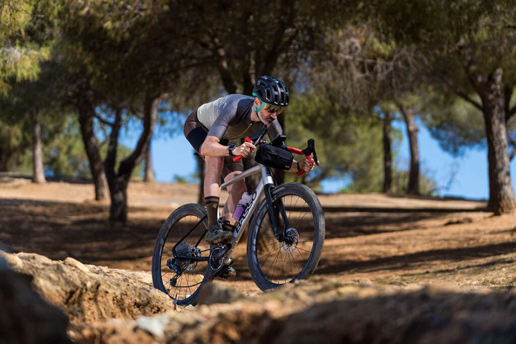 Probamos la Rapha Explorer Bar Bag