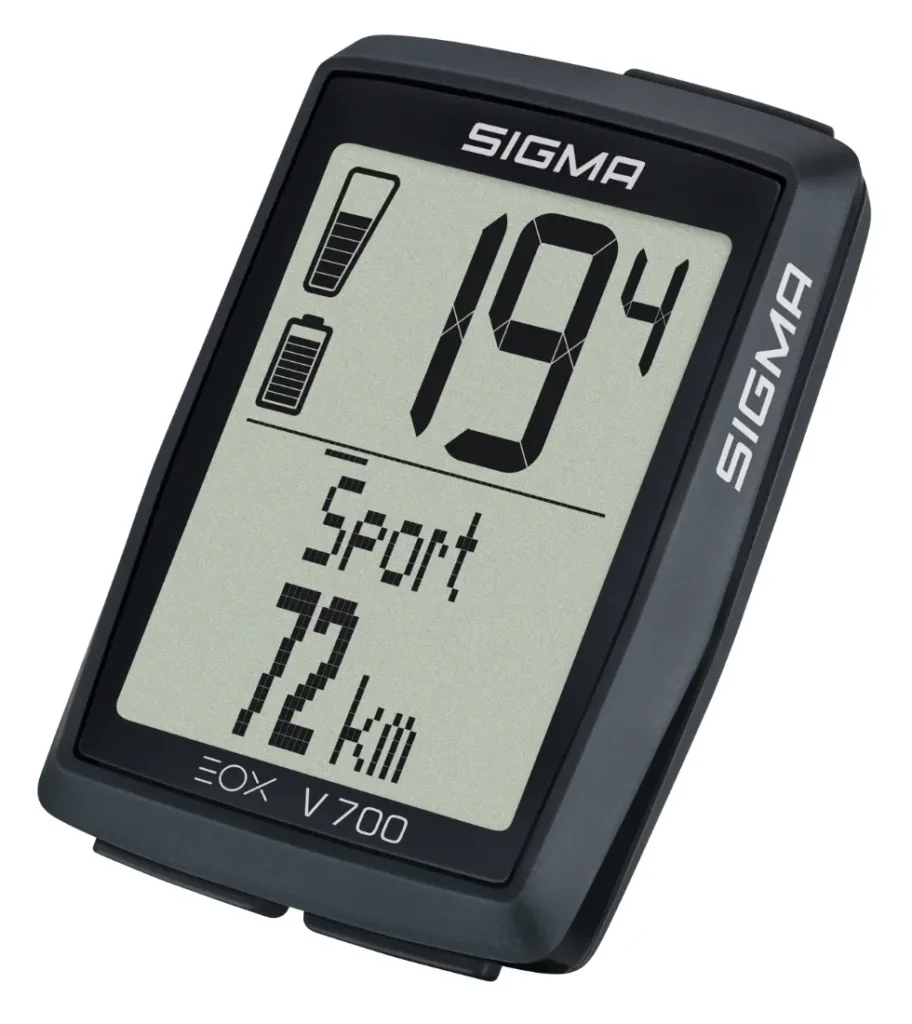 La computadora para bicicleta Sigma EOX VIEW 700 cuenta con una pantalla clara que muestra un ícono de batería, "19.4" en negrita y "Sport 72 km". Es de color negro elegante con "SIGMA" prominente en la parte superior y los costados, perfecta para ciclistas expertos en tecnología que buscan precisión y estilo.