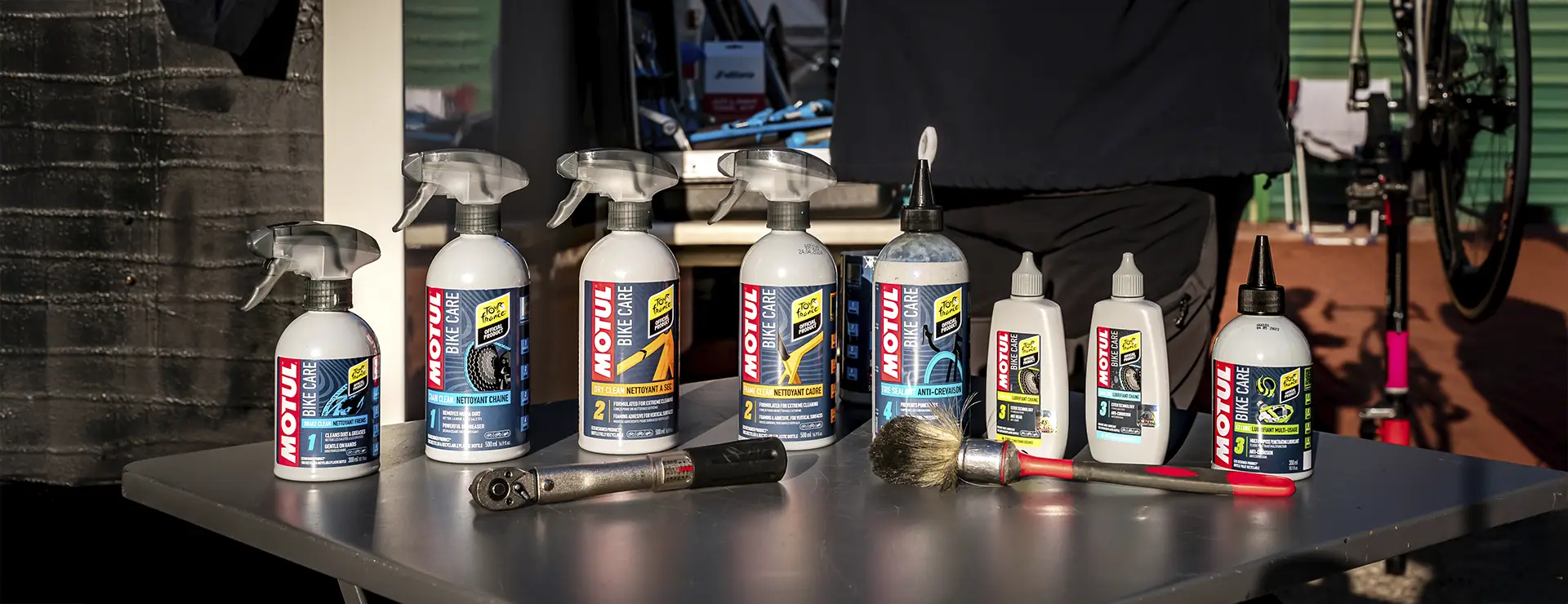 Una selección de productos de mantenimiento de bicicletas Motul Bike Care distribuidos por Bicimax en la Península Ibérica.
