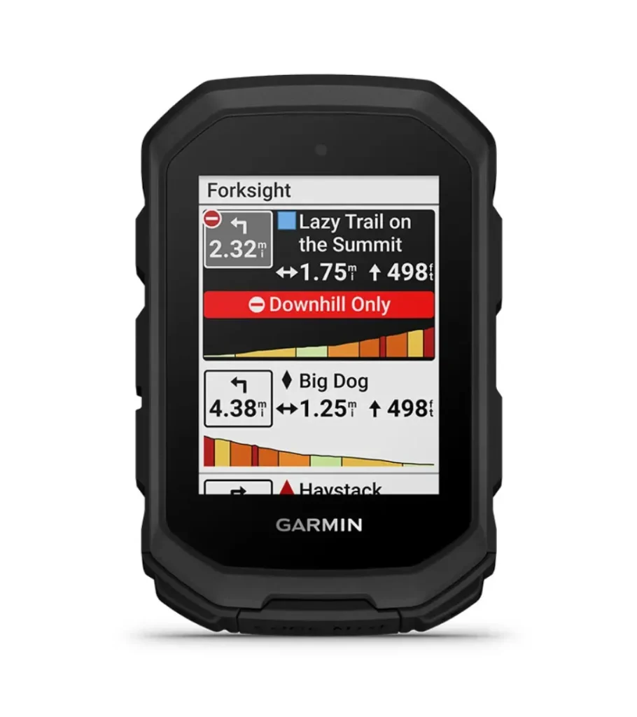 La pantalla del ciclocomputador Garmin Edge MTB muestra información de navegación por senderos, incluidos los nombres de los senderos, la distancia, la elevación y las flechas de dirección.