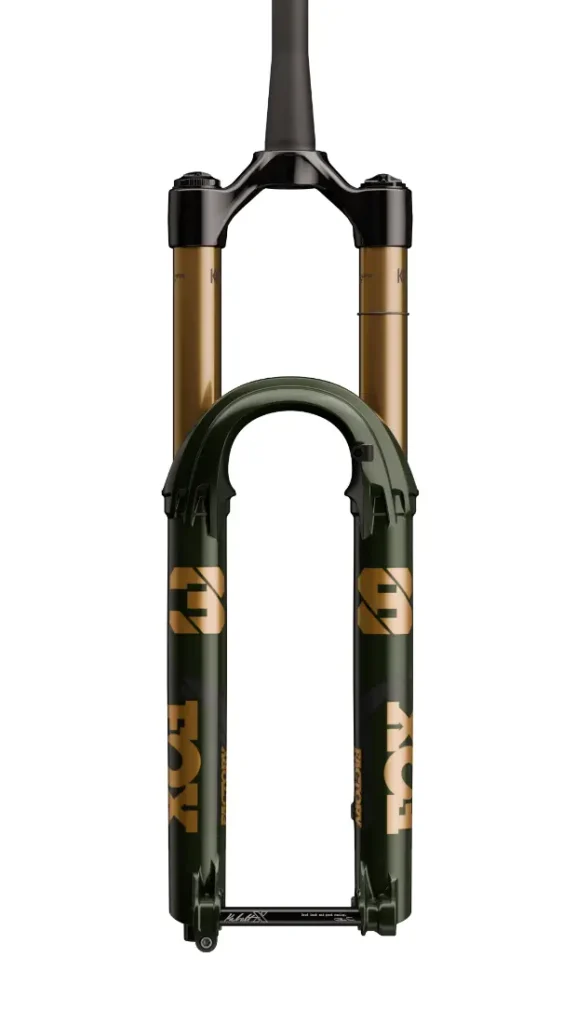 Vista frontal de una horquilla de suspensión FOX 38 Racing Green Edición Limitada para bicicletas de montaña, con una llamativa combinación de colores verde y dorado con la marca y los mandos de ajuste visibles.