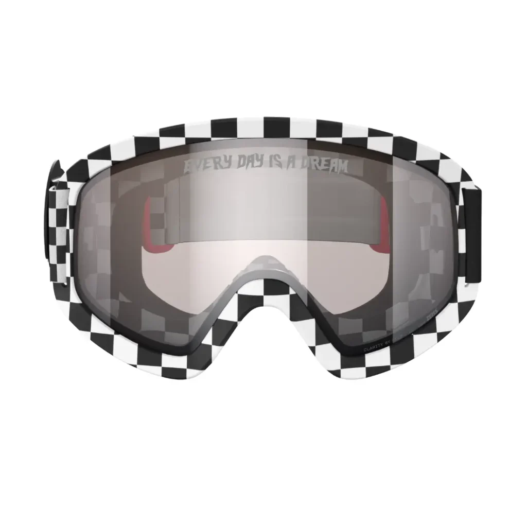 Gafas de esquí Ora a cuadros blancos y negros con lentes espejadas; la frase "EVERY DAY IS A DREAM" aparece en el interior de la lente superior. Perfectas para combinar con tu casco Coron Air y conseguir un look de edición especial sin costuras.