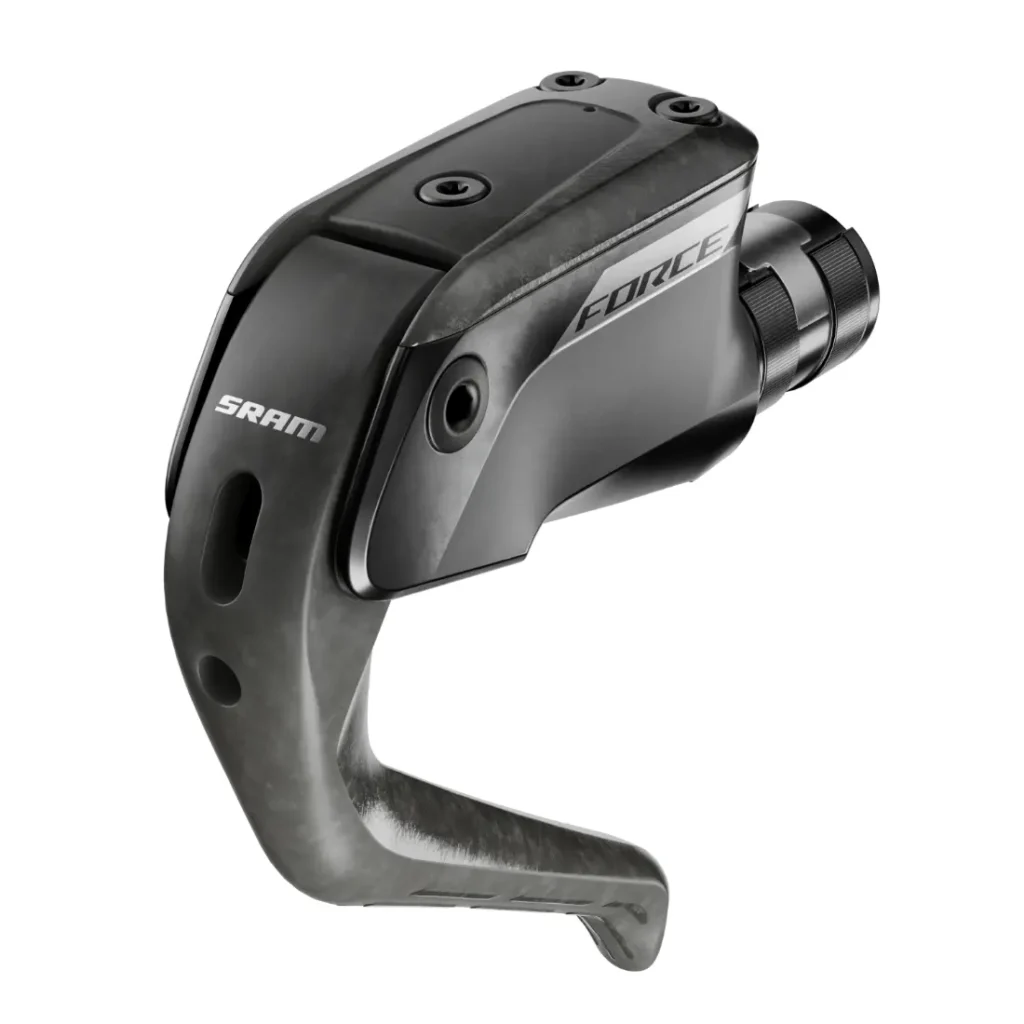 Primer plano de una palanca de cambio electrónica SRAM Force con acabado de fibra de carbono y marca visible, que muestra una de las Novedades SRAM febrero 2026.