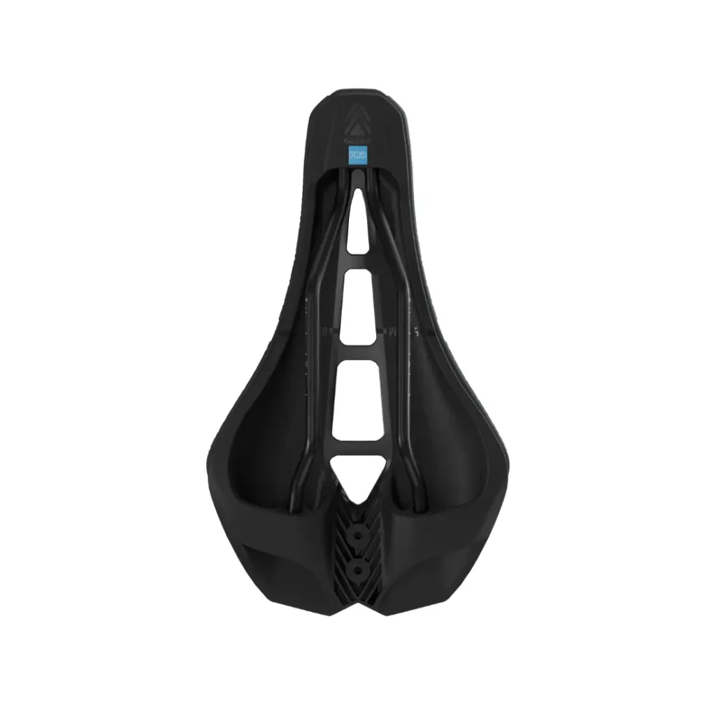 Un sillín de bicicleta ergonómico PRO Stealth 3D negro con un recorte central y un diseño angular, visto desde arriba sobre un fondo blanco.