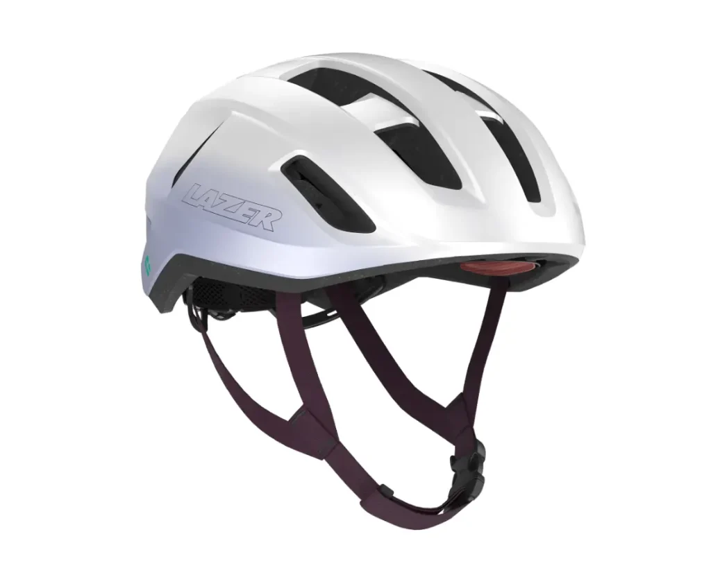 Un casco de bicicleta Casco Lazer Sphere Kineticore blanco con ranuras de ventilación negras y correas de barbilla ajustables oscuras.