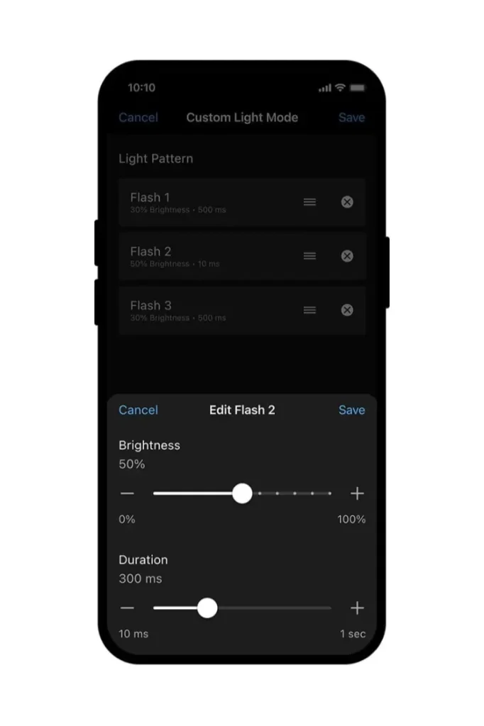La pantalla de un smartphone muestra un editor de modos de luz personalizados para el Garmin Varia RearVue 820, con controles deslizantes de brillo y duración ajustables para los destellos de luz.