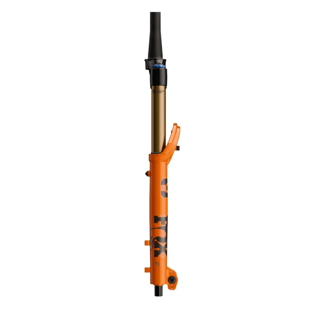 Horquilla de suspensión naranja FOX 38 2027 para bicicleta de montaña con montante dorado y pomo de ajuste negro, diseñada para enduro y máximo control, sobre fondo blanco.