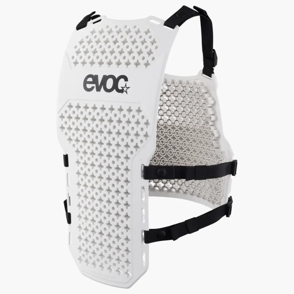 Protector de torso EVOC blanco para protección con diseño perforado, correas ajustables negras y logotipo "evoc" en la parte delantera; disponible en talla XS.