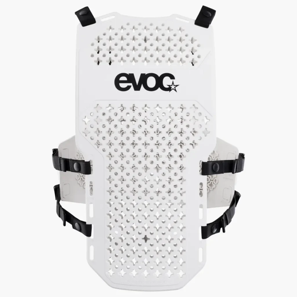 Protector de torso EVOC blanco en talla XS, con paneles ventilados para mayor seguridad, correas negras ajustables y el logotipo "evoc" impreso en la parte superior.