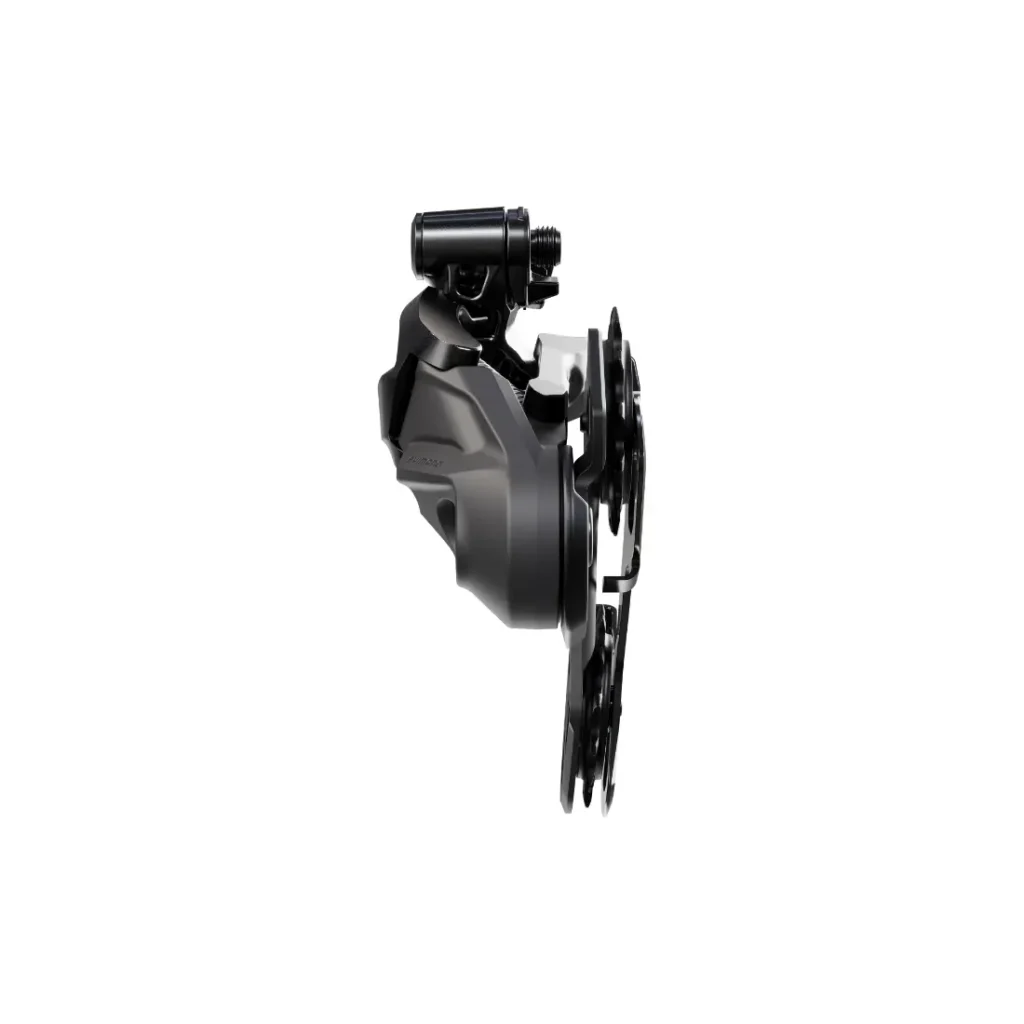 Vista lateral de un desviador mecánico Shimano DEORE XT M8200 sobre un fondo blanco, diseñado para una larga vida útil del cable.