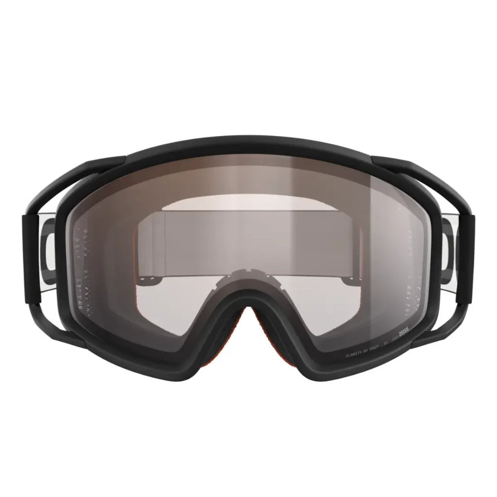 Se muestra de frente un par de gafas negras integrales de esquí o snowboard, con una lente ancha tintada y aberturas laterales, que combinan a la perfección con tu casco integral para tus aventuras de descenso.