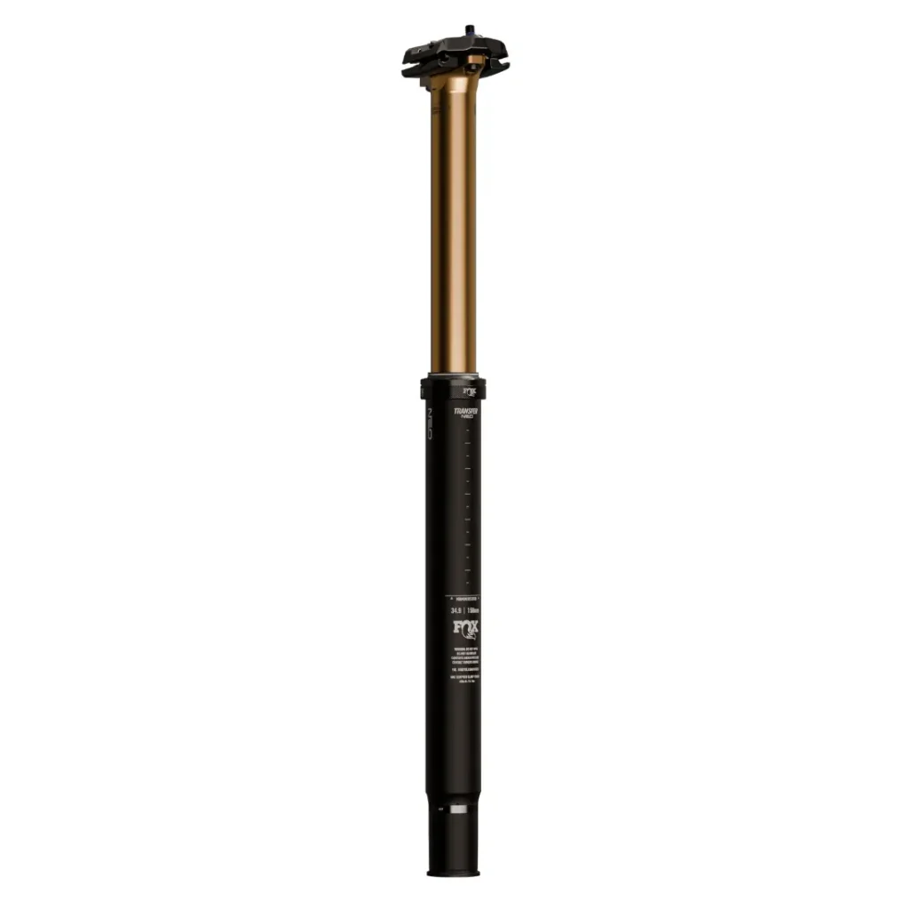 Una tija de sillín telescópica FOX Transfer Neo para bicicleta de montaña, en negro y dorado, con marcas de medición y optimizada para bicicletas eléctricas (E-Optimized) para un rendimiento fluido, vista sobre un fondo blanco.