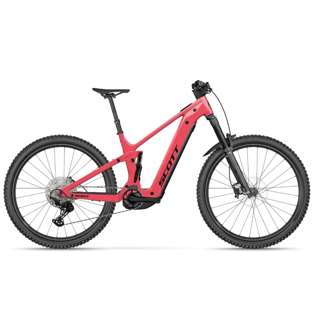 Bicicleta de montaña eléctrica SCOTT Strike 2027 de color rojo, con suspensión delantera y trasera, neumáticos anchos y una batería integrada en el cuadro. Equipada con un motor Bosch CX para un rendimiento y una comodidad óptimos, la bicicleta se muestra de perfil sobre un fondo blanco.