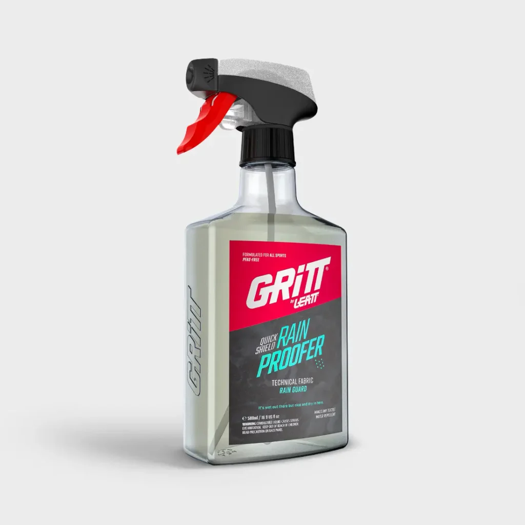 Un frasco pulverizador transparente de Gritt Quick Shield Rain Proofer para tejidos técnicos.