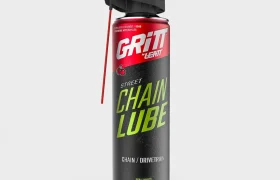 Lata de aerosol de lubricante para cadenas de calle «Gritt» de Leatt, con una boquilla aplicadora roja.