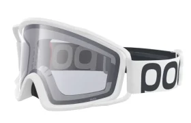Gafas deportivas con montura blanca y lentes transparentes, perfectas para combinar con tu casco integral POC Barocon Carbon durante intensas bajadas. La correa ajustable, en blanco y negro, lleva el logotipo «POC» en relieve.