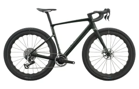 Una bicicleta gravel SCOTT Addict Gravel 2027 de color negro, con manillar de carretera, frenos de disco y neumáticos gruesos con tacos, fotografiada de perfil sobre un fondo blanco. Esta bicicleta polivalente está diseñada para ofrecer versatilidad en una gran variedad de terrenos.