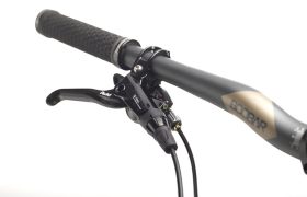 Avid_Elixir9_Trail_onHandlebar_md