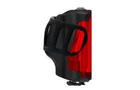 Una luz trasera roja compacta para bicicleta que incorpora el sistema Lezyne Radar React con una correa de montaje negra, mostrada desde el lateral sobre un fondo blanco.