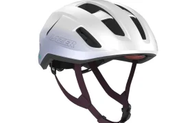 Un casco de bicicleta Casco Lazer Sphere Kineticore blanco con ranuras de ventilación negras y correas de barbilla ajustables oscuras.