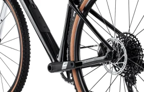 URS THREE blk urs spl detail-01