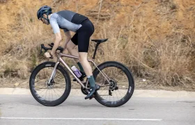 Maillot ASSOS EQUIPE RS S9 Lunar y culotte ASSOS Equipe RS S9