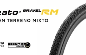 Los neumáticos Pirelli Cinturato Gravel RM ofrecen una banda de rodadura ideal para la competición en terrenos mixtos, con las tecnologías SpeedGrip Compound y Techwall Gravel para un rendimiento excepcional.