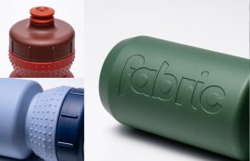 Tres primeros planos de botellas de agua reutilizables en colores marrón, azul y verde, cada una con la palabra «fabric» grabada en relieve y con agarres texturizados. Se trata de las botellas antimicrobianas «Fabric Gripper V2», diseñadas para ofrecer una protección permanente y una mayor durabilidad.