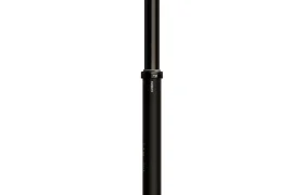 Se muestra una tija de sillín telescópica FOX Transfer Neo para bicicleta de montaña, de color negro y optimizada para el rendimiento (e-Optimized), en posición vertical sobre un fondo blanco.