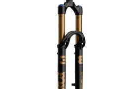 Una horquilla de suspensión negra y dorada para una bicicleta de montaña, la FOX 38 2027 ofrece control Enduro con montantes dobles, un tubo de dirección cónico y la marca distintiva FOX en las patas inferiores.