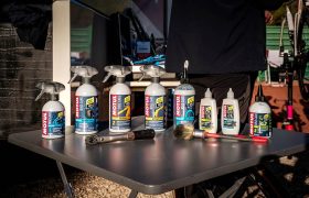Una selección de productos de mantenimiento de bicicletas Motul Bike Care distribuidos por Bicimax en la Península Ibérica.