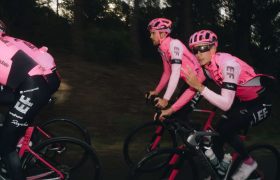 EF Education First con las gafas de ciclismo POC Propel