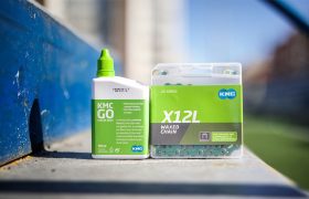 Cadena KMC X12L Waxed Aurora Green